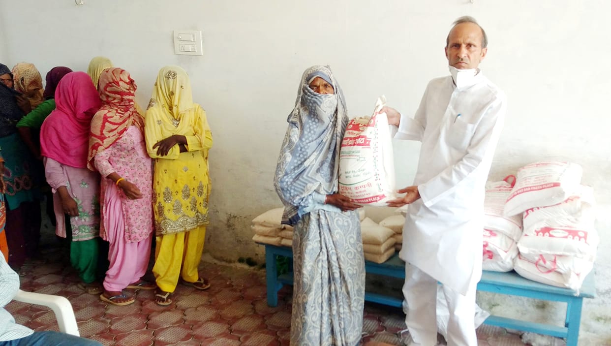 Rationale to needy families in Mansurpur