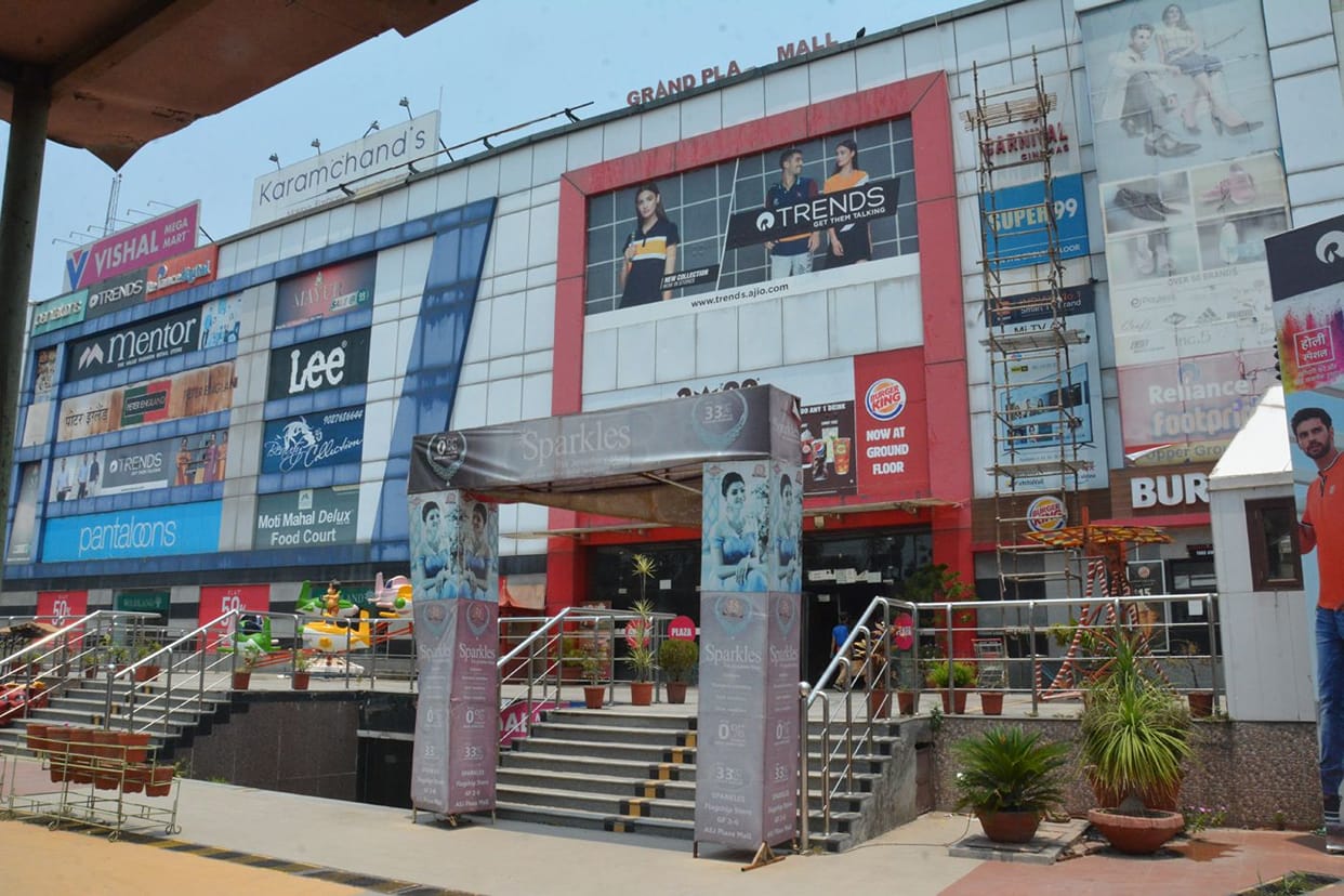 Hotels, restaurants open, malls remain closed in Muzaffarnagar
