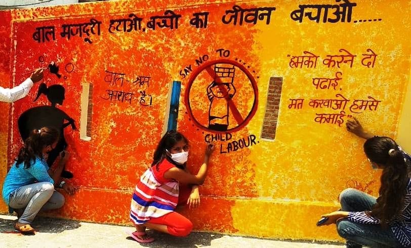 Muzaffarnagar: Girls made wall paintings