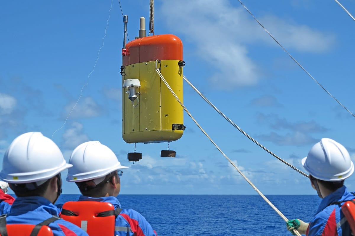 China unmanned submersible Haidou-1 has recreated the country deep-sea diving record under Pacific Ocean