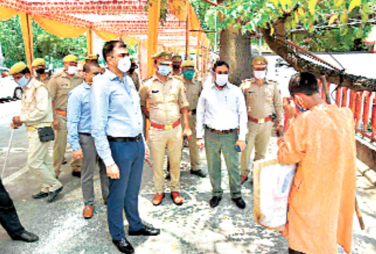 religious places opened, people reached wearing mask 