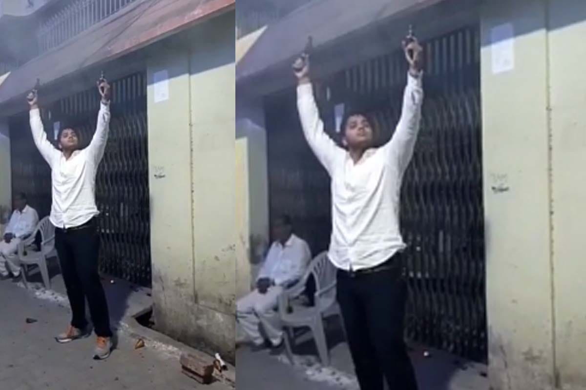 Muzaffarnagar: man firing with both hands, video viral on social media, case filed