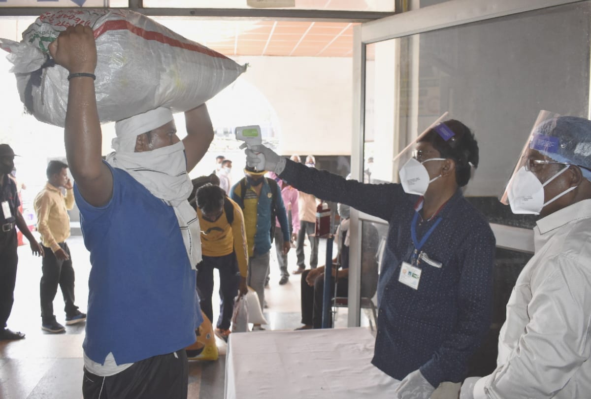 Migrant Workers sitting in Gorakhdham Express shared their pain during Lockdown
