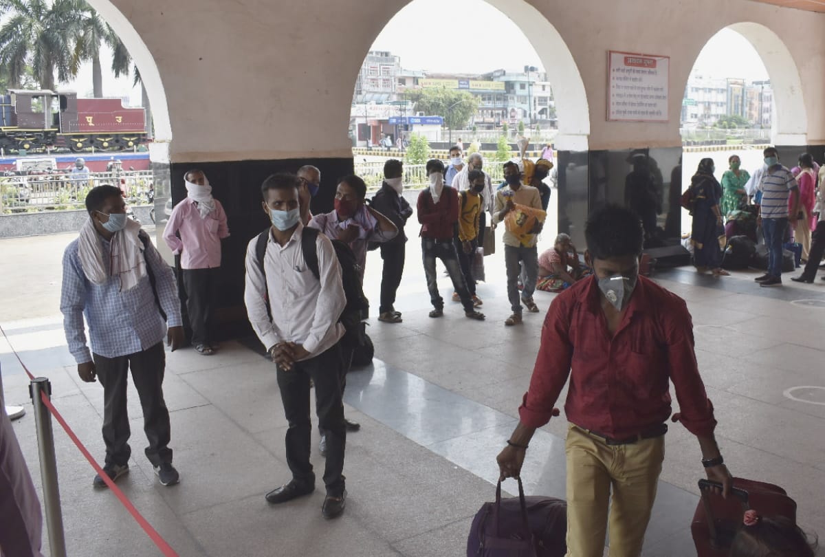 Migrant Workers sitting in Gorakhdham Express shared their pain during Lockdown