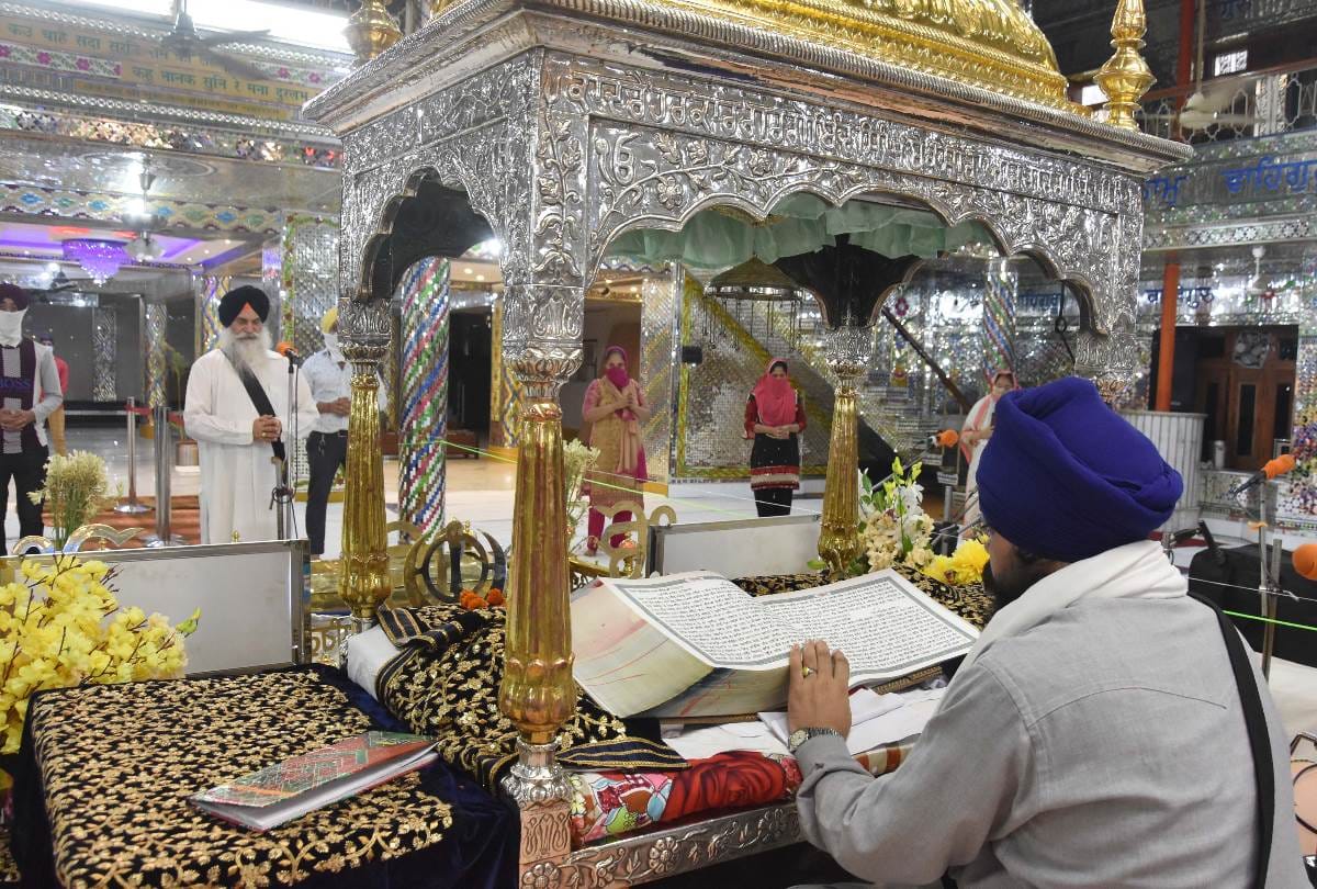 religious places opened, people reached wearing mask 