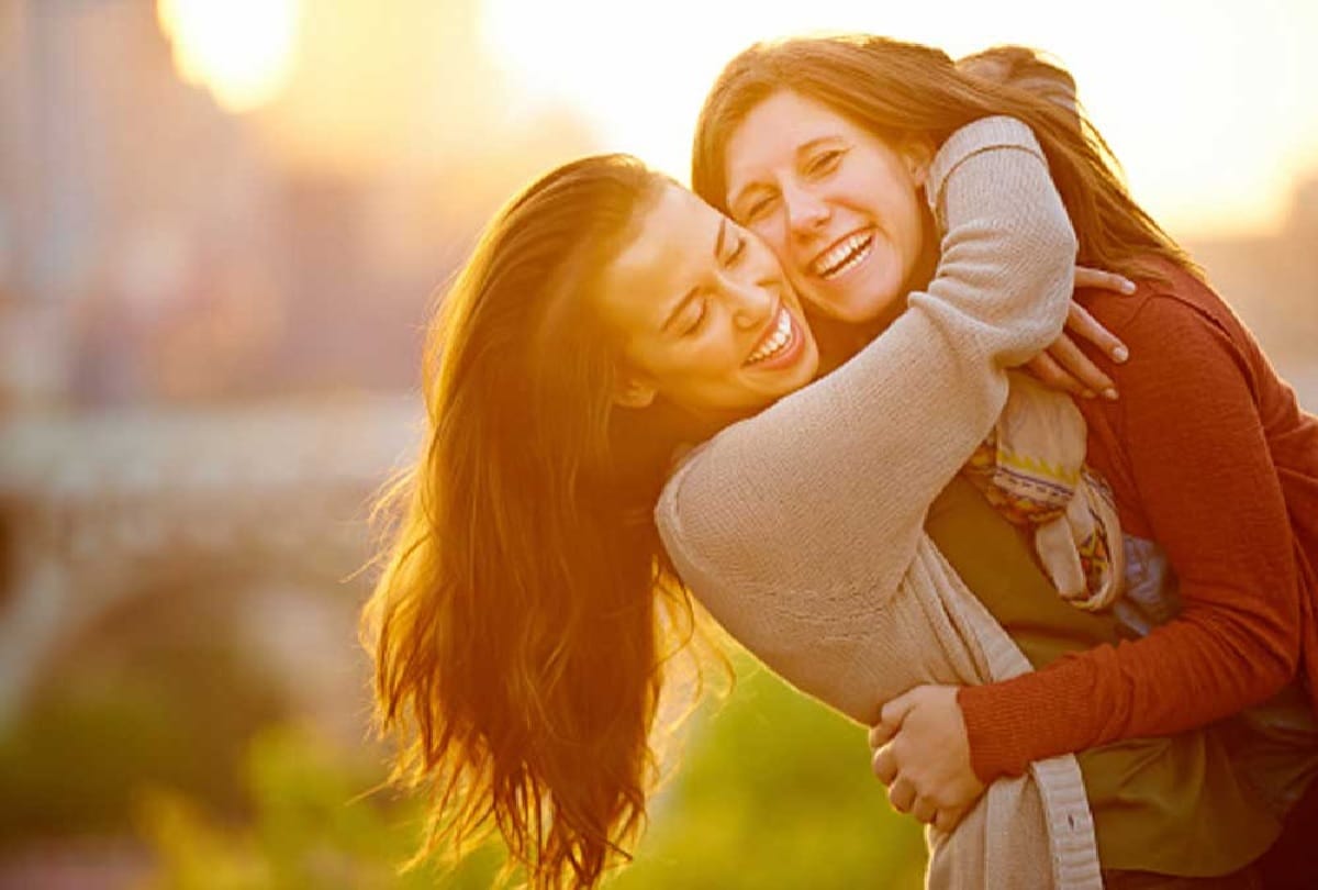 coronavirus covid 19 tips precautions during hugging someone
