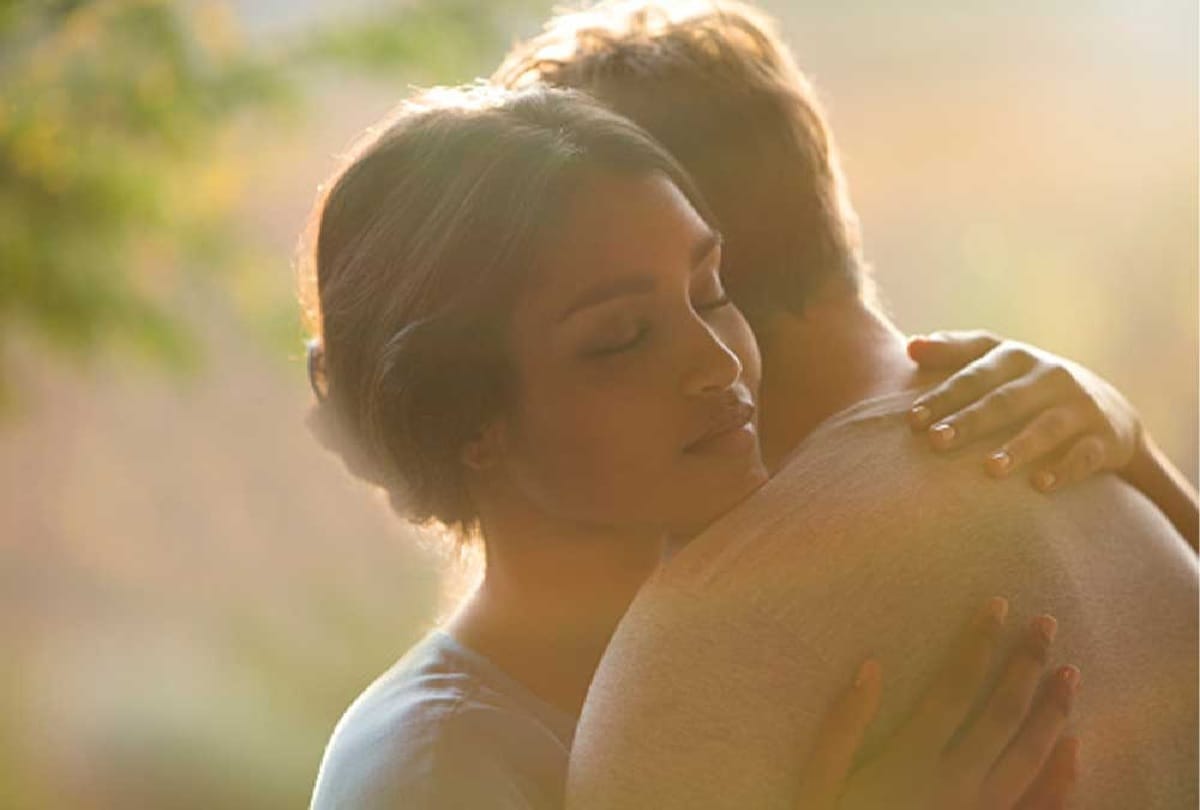 coronavirus covid 19 tips precautions during hugging someone