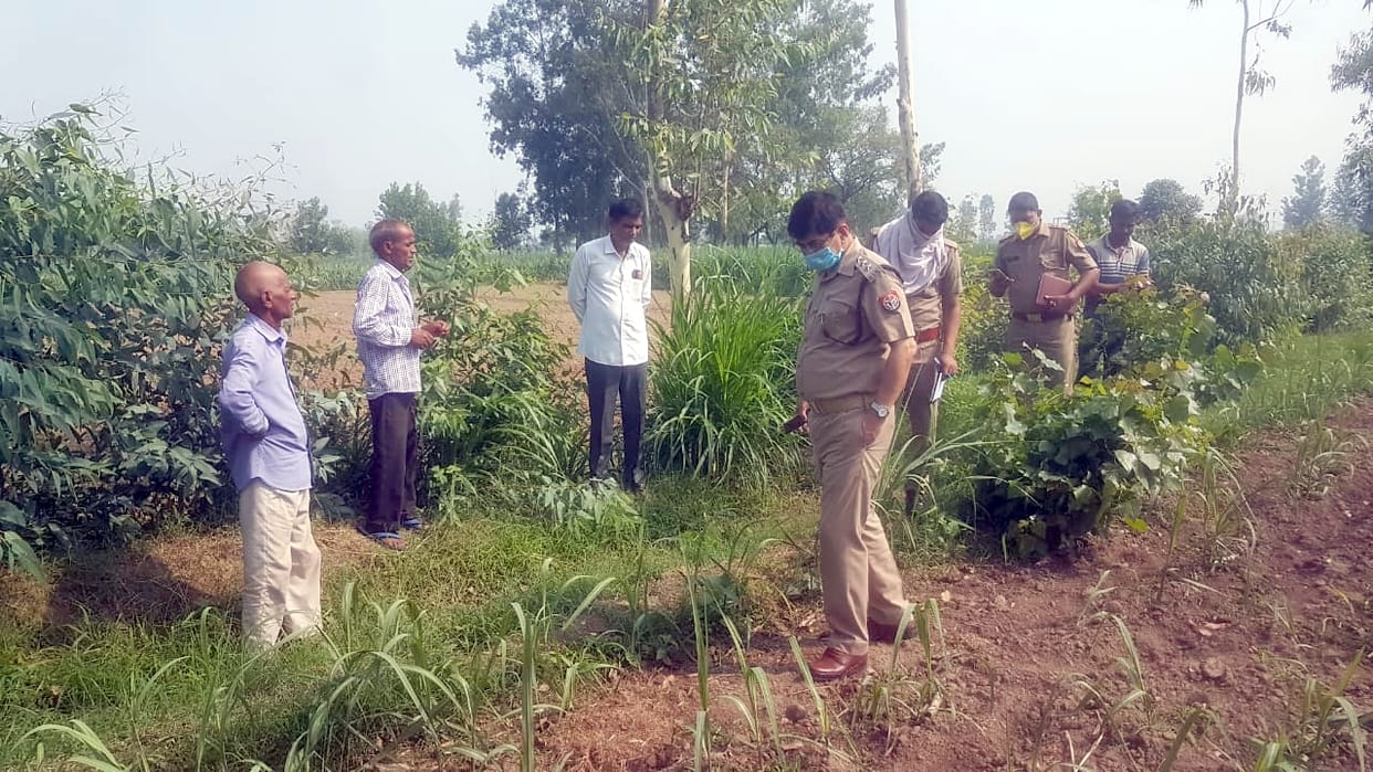A servant sleeping on a tubewell in the field is killed with a knife