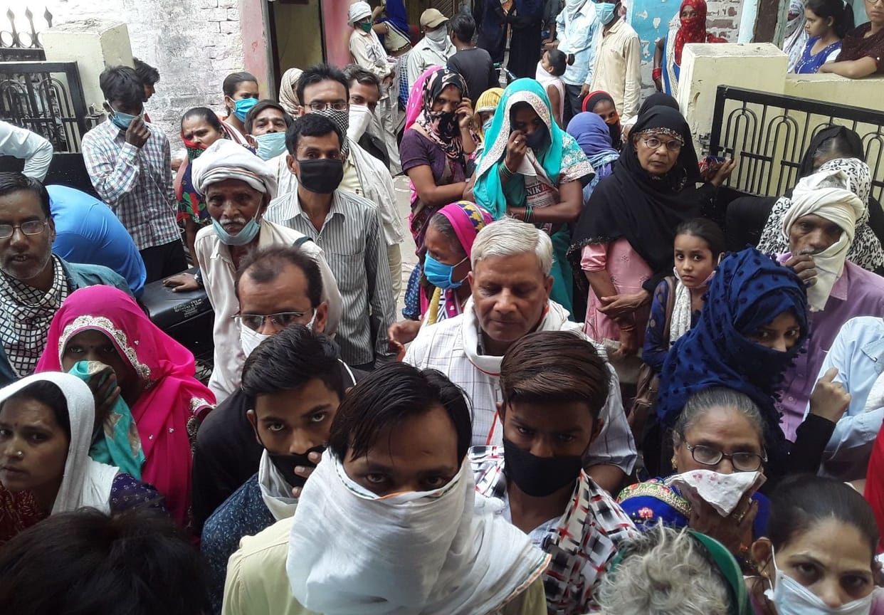 peoples rached to bank in farrukhabad