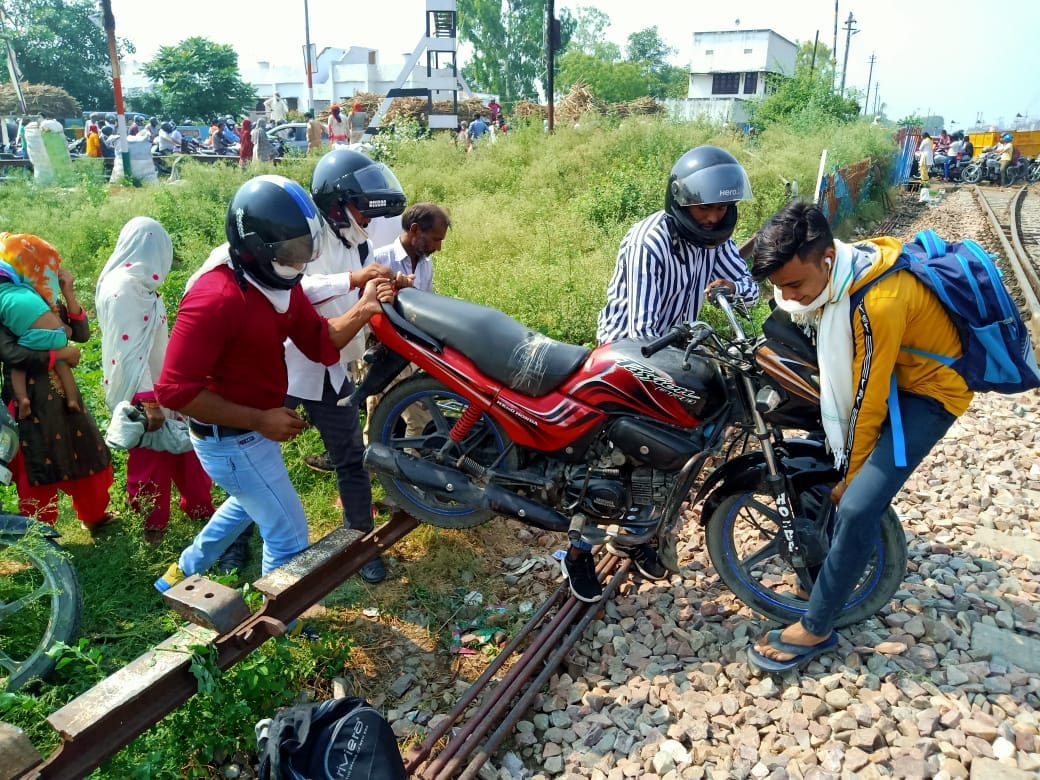 The whole city struggles with sugarcane jam