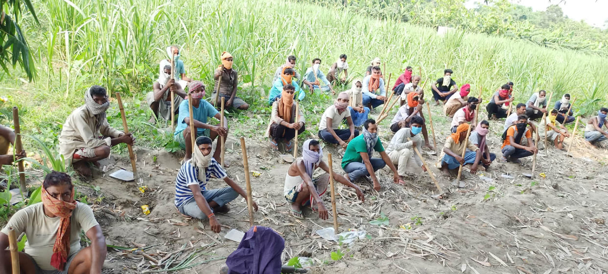 migrant labourers staged dharna