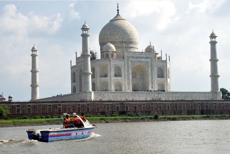 nitin gadkari wants tourists go to agra via by yamuna waterway for  taj mahal visit