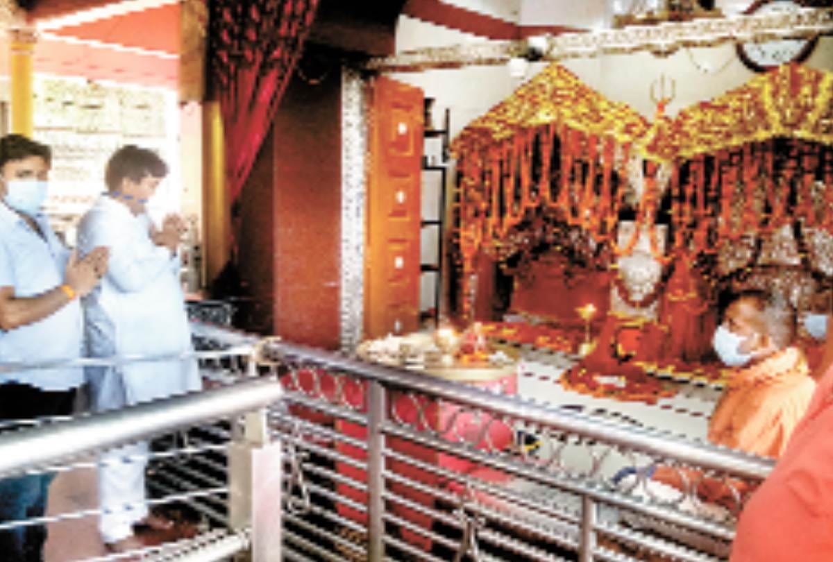 religious places opened, people reached wearing mask 
