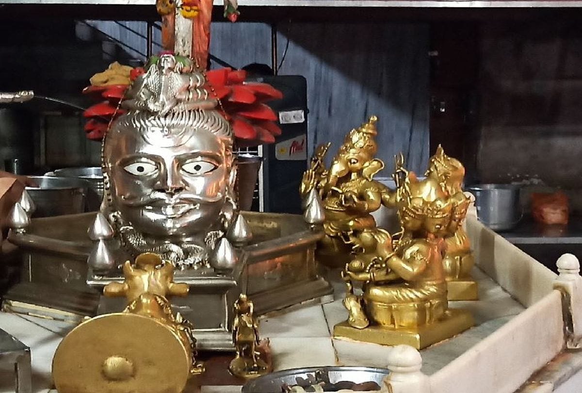 devotees offers worshiping online due to temples did not open in agra