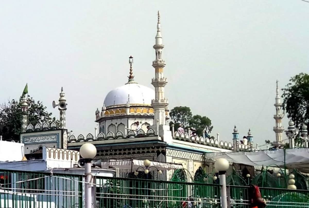 special story of Munshi Premchand story Eidgah Mubarak Khan Shaheed Dargah
