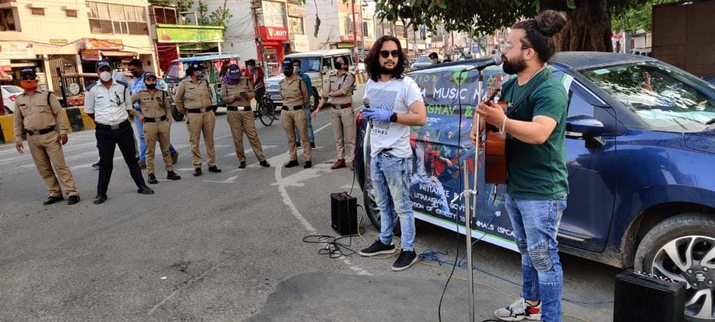 coronavirus in uttarakhand latest news : singer tulsi kumar band musician sing songs for corona warriors in haridwar