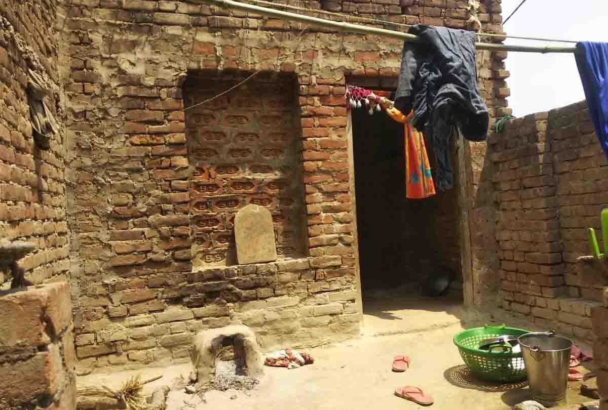 Kannauj : Migrant sold jewelry to feed children