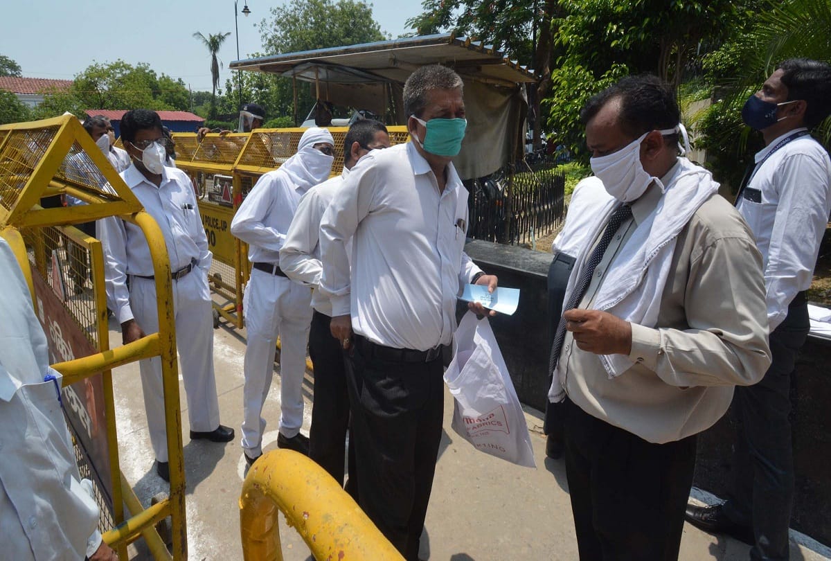 Allahabad High Court: Open court hearing begins with social distancing