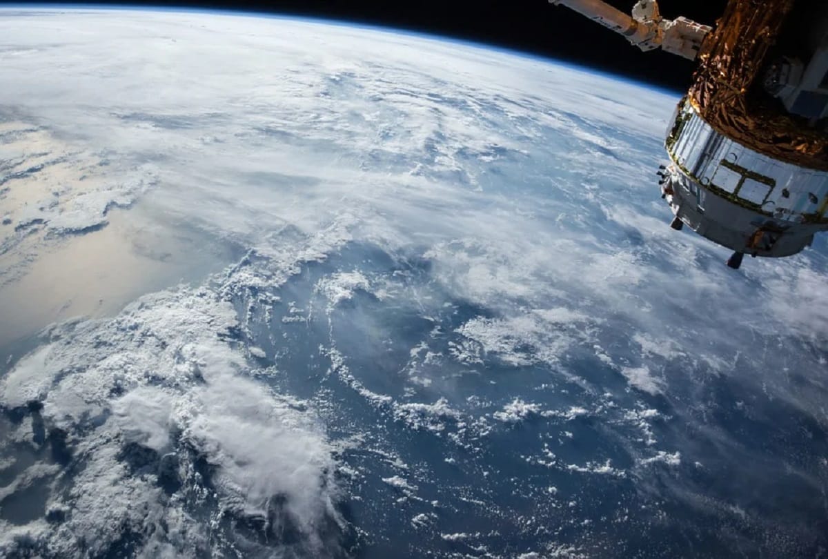 Russian military satellite failed in space could come crashing towards earth