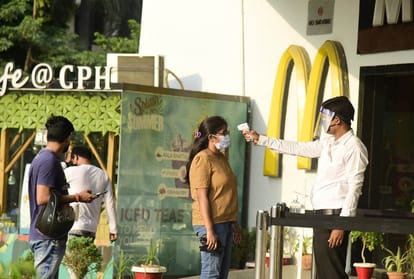 lucknow malls opened and customers did not reach