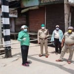राया में कोरोना पॉजिटिव मिलने के बाद बैरियर लगाकर गली की गई सील