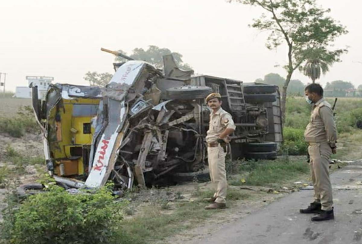Bus overturned in kannauj, 12 injured and four serious