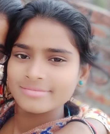 aandhee mein ped gira, kishoree kee maut aur yuvak ghaayal