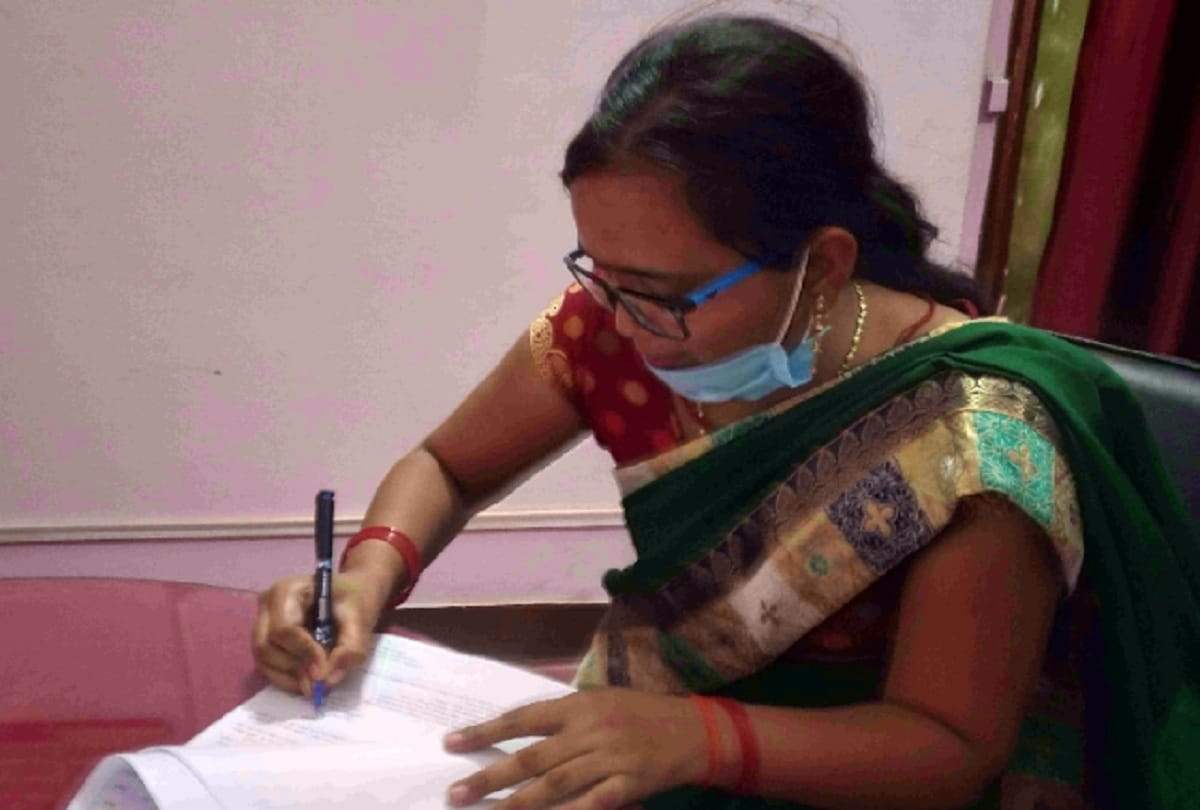 Real Anamika Shukla revealed shocking truth to Gonda District Basic Education Officer see photos