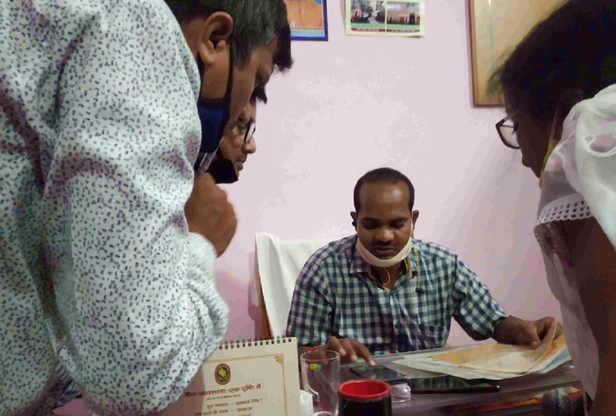 Real Anamika Shukla revealed shocking truth to Gonda District Basic Education Officer see photos