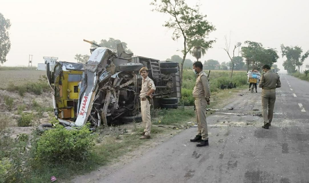 betee kee shaadee karane gaanv ja raha parivaar haadase ka shikaar, 12 ghaayal