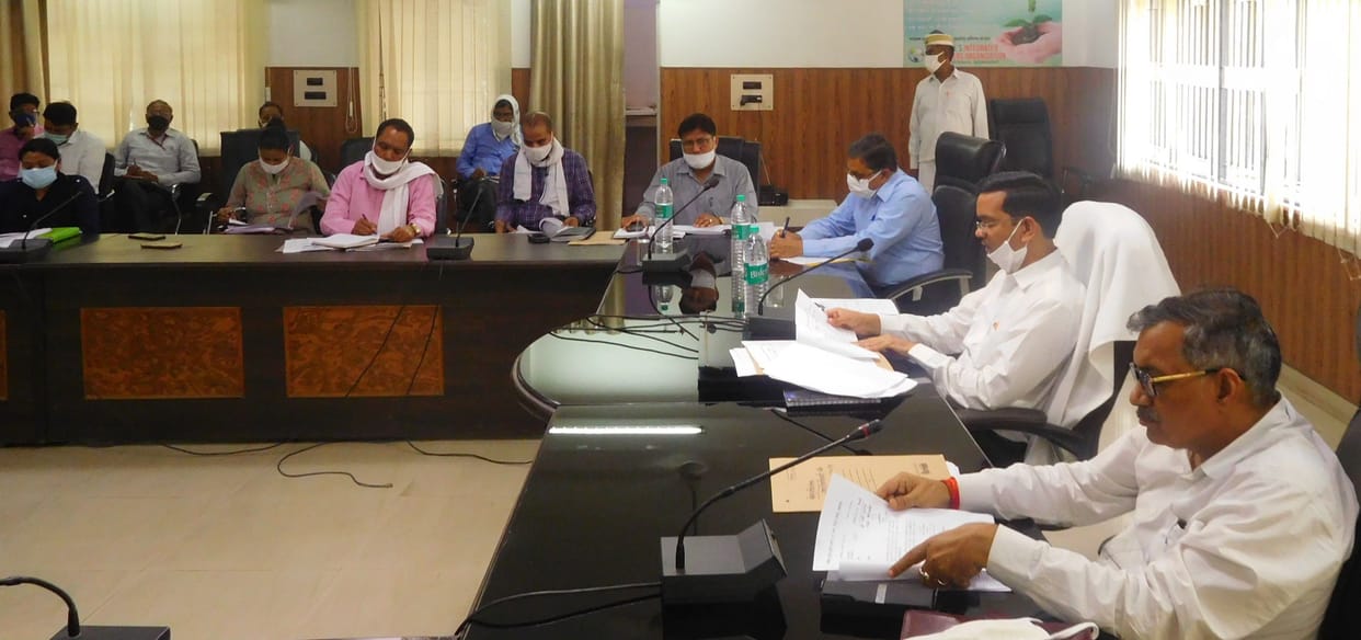 Hathras: Resentment for not downloading Arogya Setu App by officials and employees