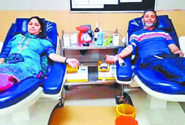 a couple awaring people for blood donation to save life