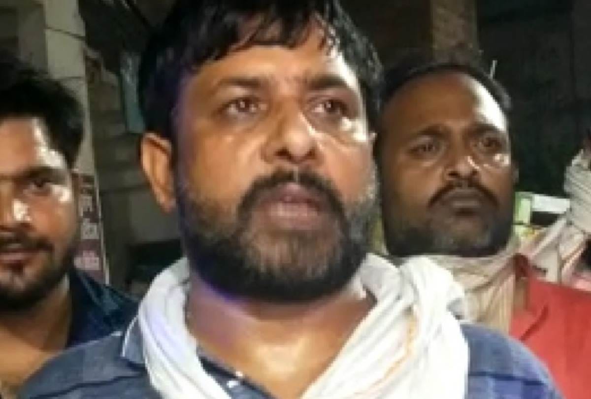 miscreants on bike looted jeweller