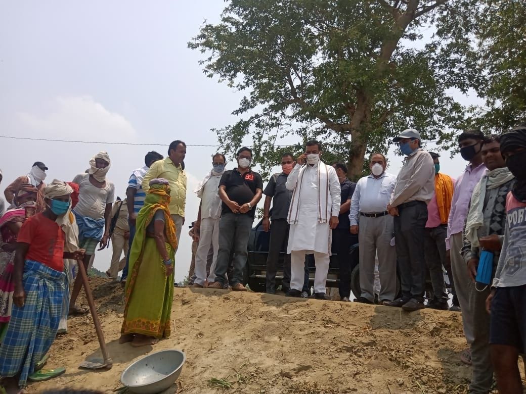 state minister inspected manrega works
