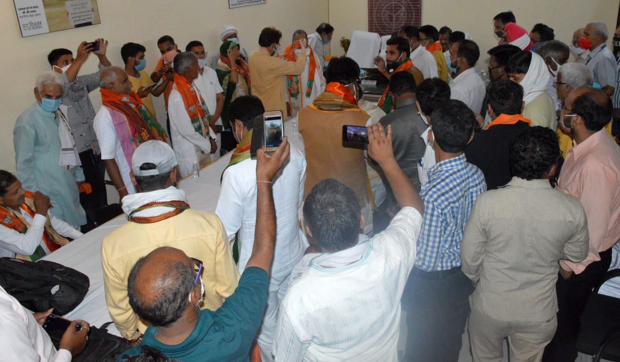 no social, distance, in outh, nagar nigam, mathura