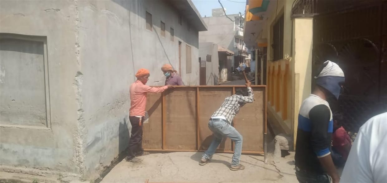 Hathras: Many colonies also come in new hotspots, barricading