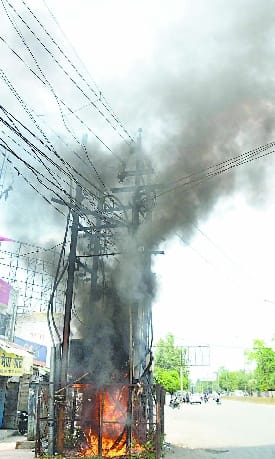 Bareilly: A transformer caught fire at Ayub Khan crossroads, stampede