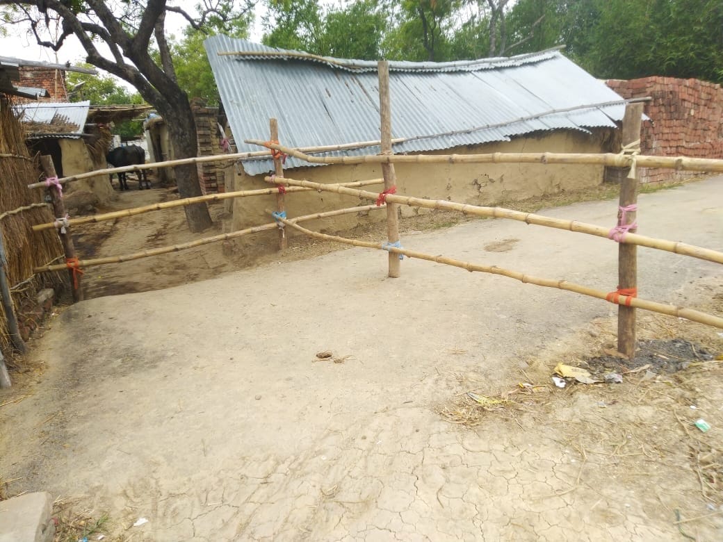 Seal the old market by putting bamboo and bat