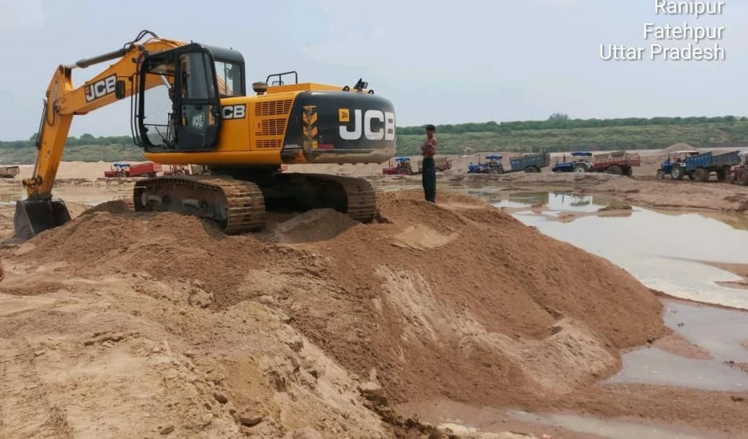 two pockland mashine seezed in fatehpur