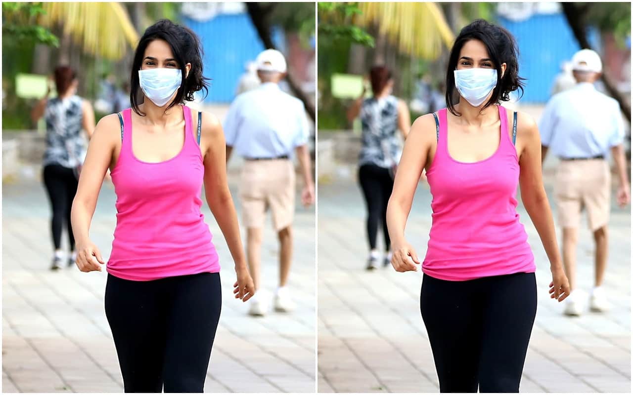 Mallika Sherawat doing exercise in Bandra amid Lockdown Fans Says Setting a wrong example