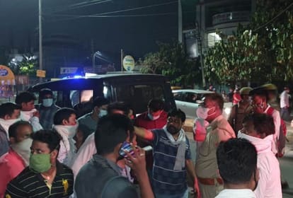 miscreants on bike looted jeweller