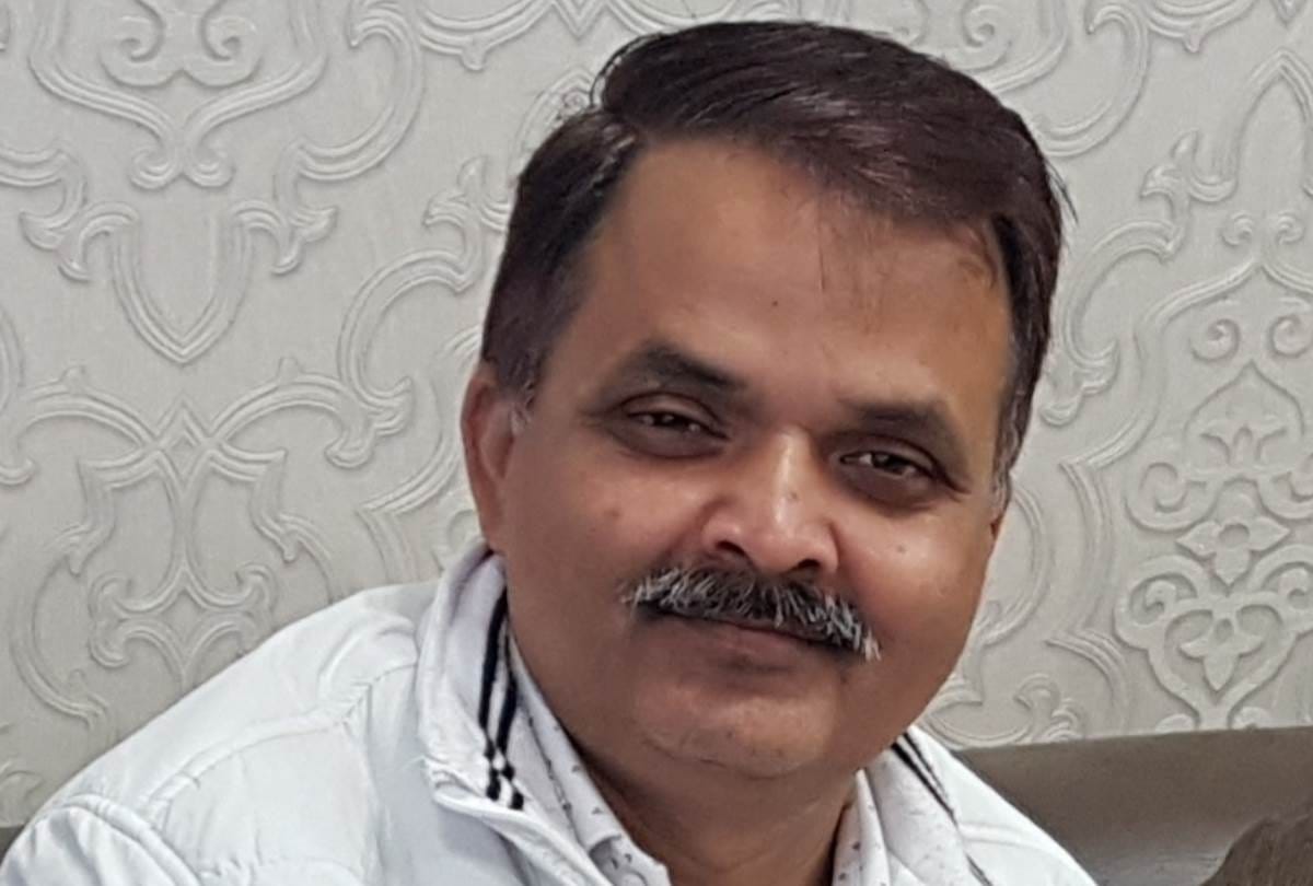 shopkeepers are sanitizing clothes of customers in lucknow