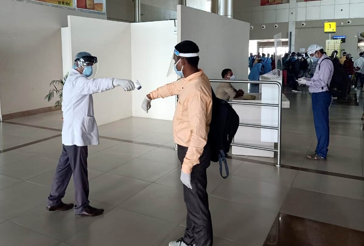 big b news: Prayagraj sent 151 people stranded in Mumbai by plane