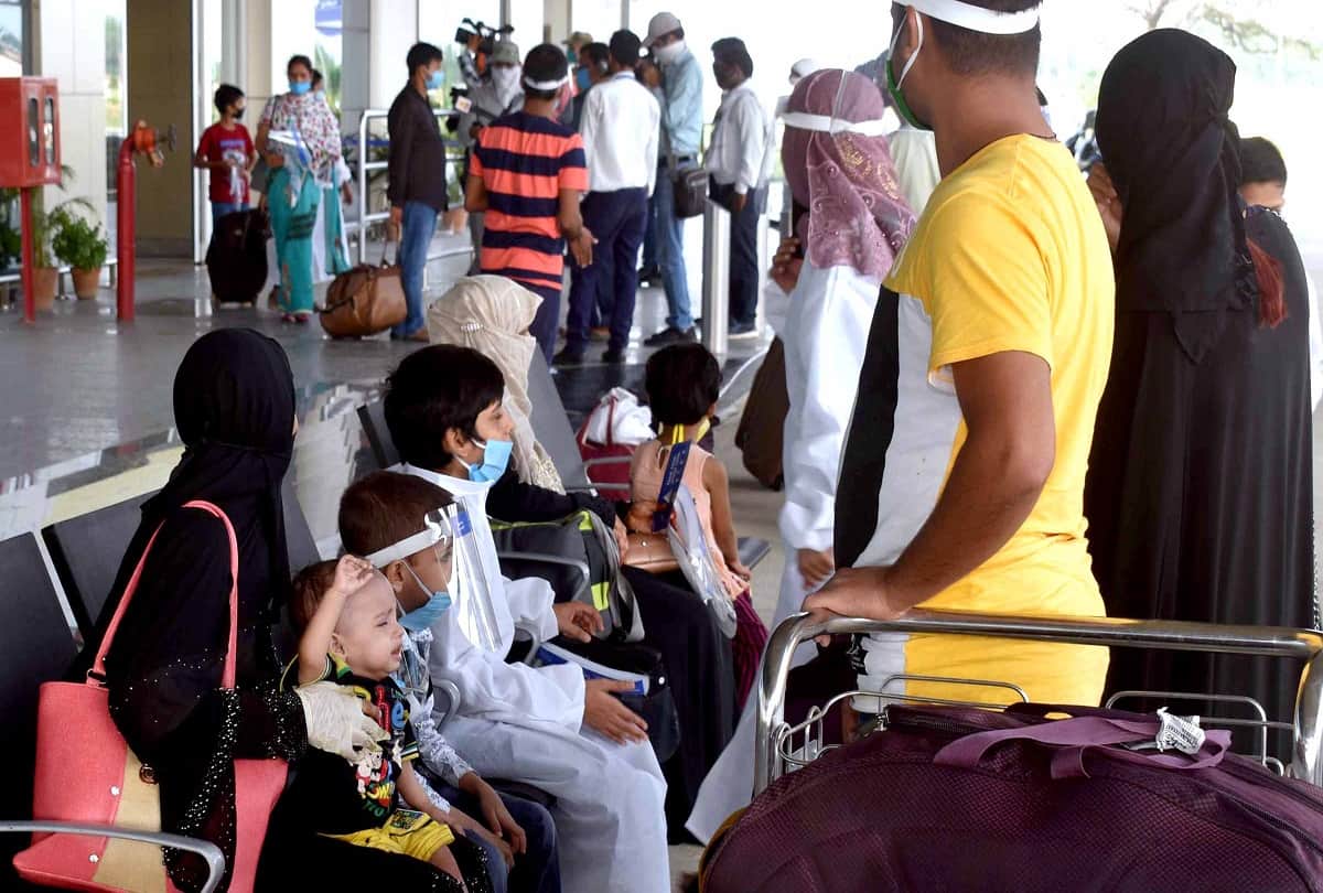 big b news: Prayagraj sent 151 people stranded in Mumbai by plane