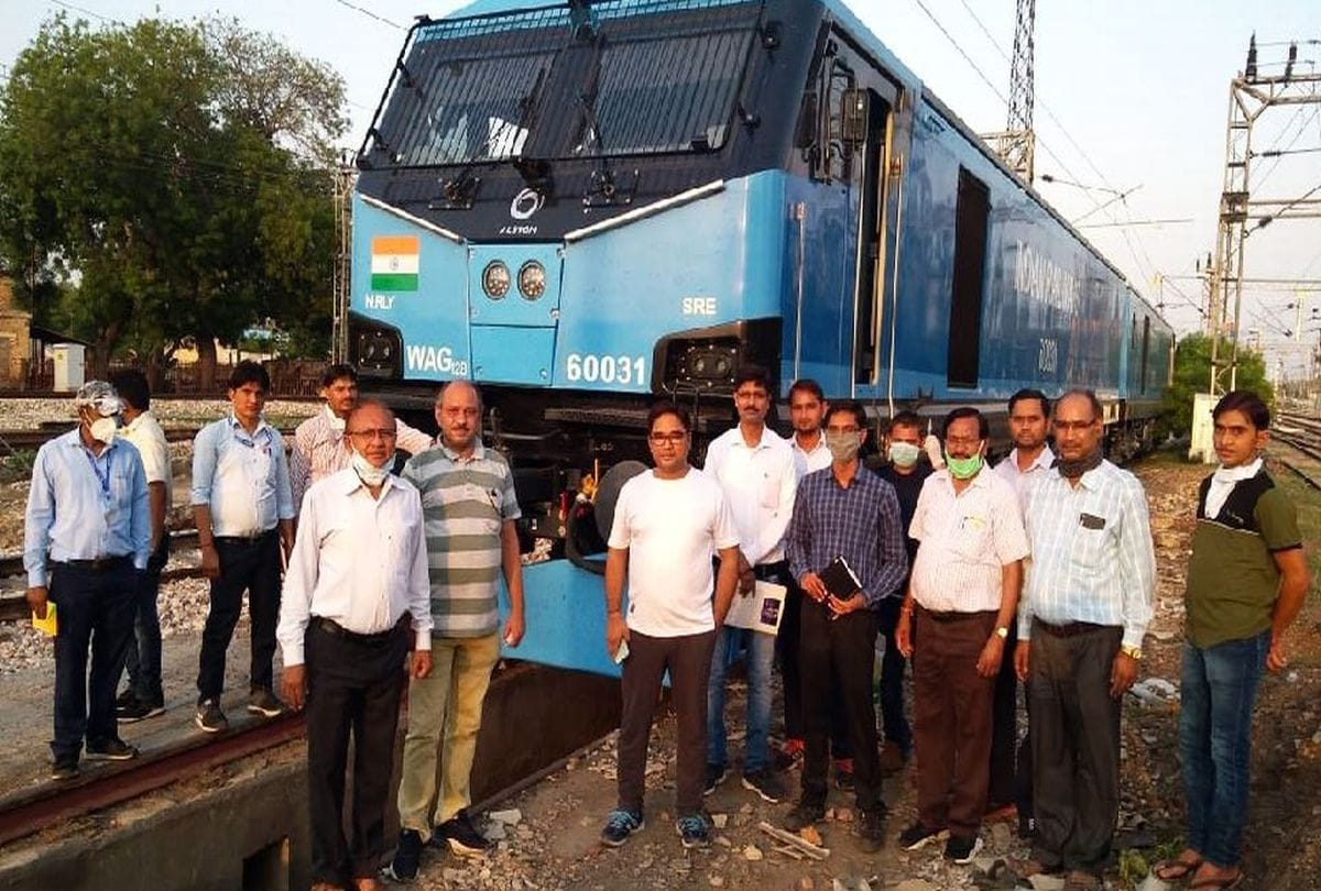 Make in India WAG-12 Rail Engine Know Its Features