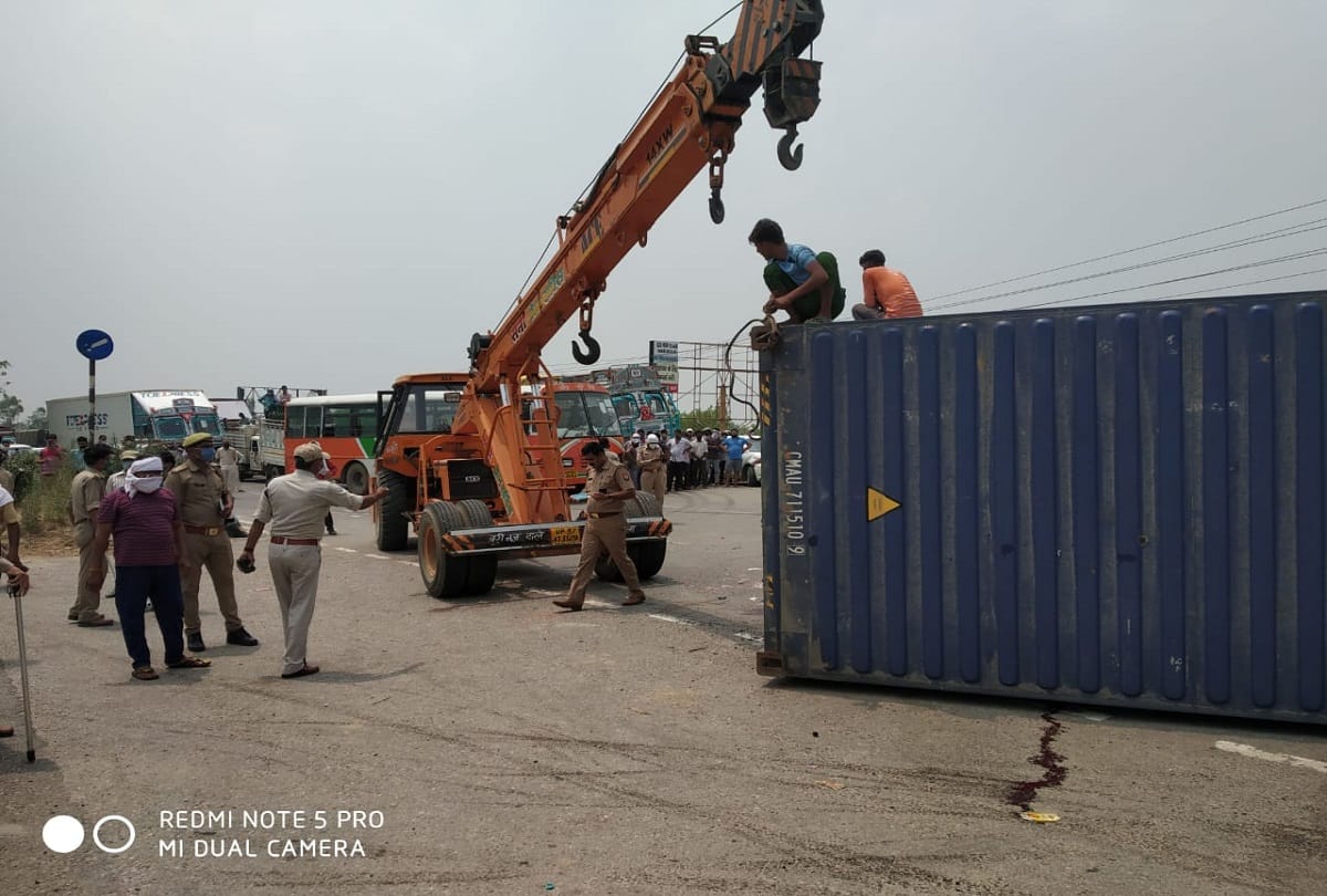 UP Hapur canter over turn on nh 9 crushes a bike on which three were sitting all dead