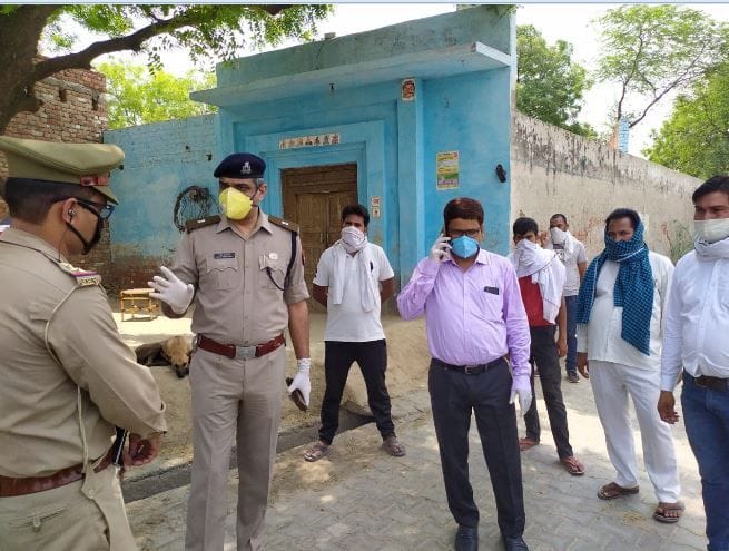 Hathras: Quarantined ten members of infected family, entire village hot spot