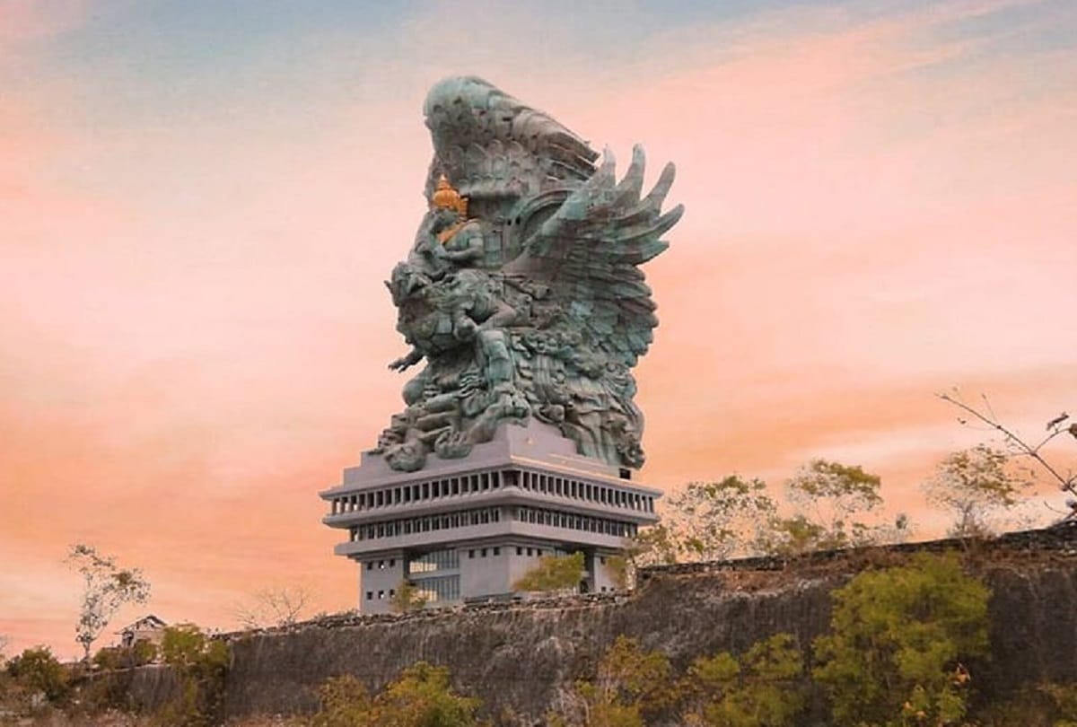 world tallest statue of lord vishnu in muslim country indonesia