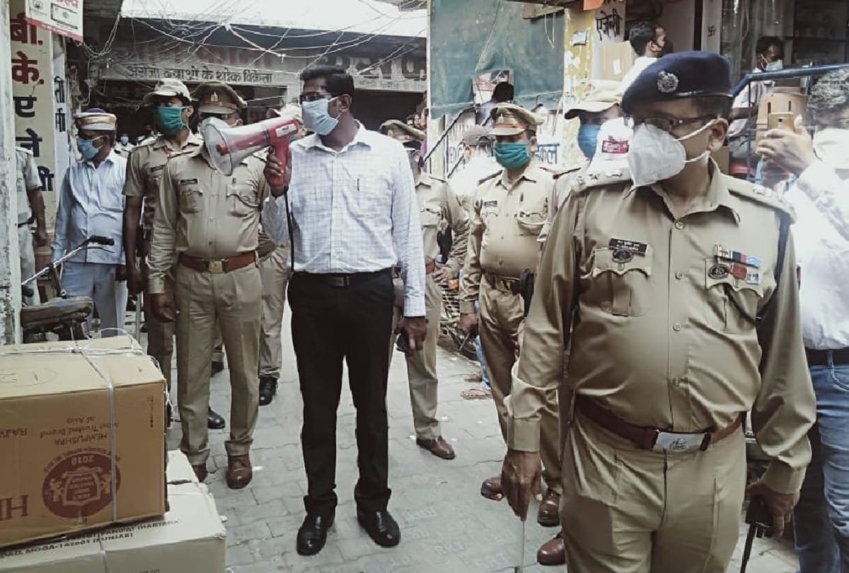 DM sealed three shops in Bhalotia Market gorakhpur