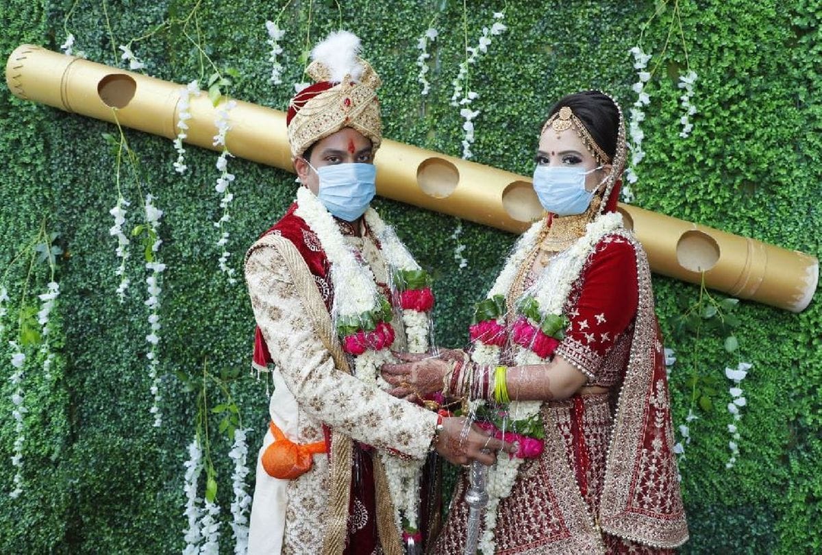 Bride Groom Wear Masks At Wedding In Time Of Covid-19